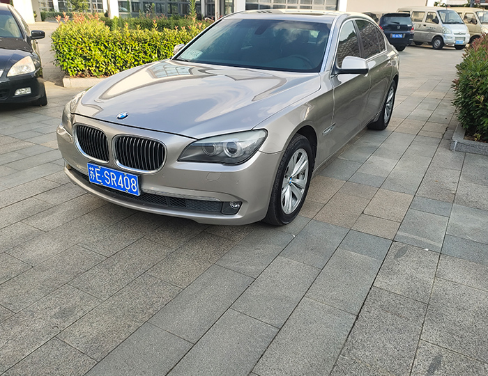轎車(chē)